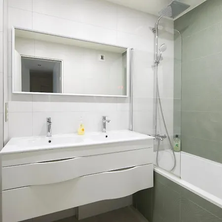 Lumineux 2 Avec Terrasse דירה *